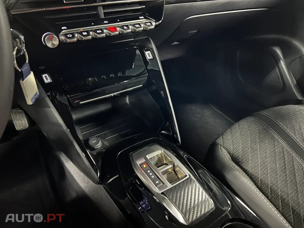 Peugeot 2008 1.2 Hybrid Allure e-DCS6