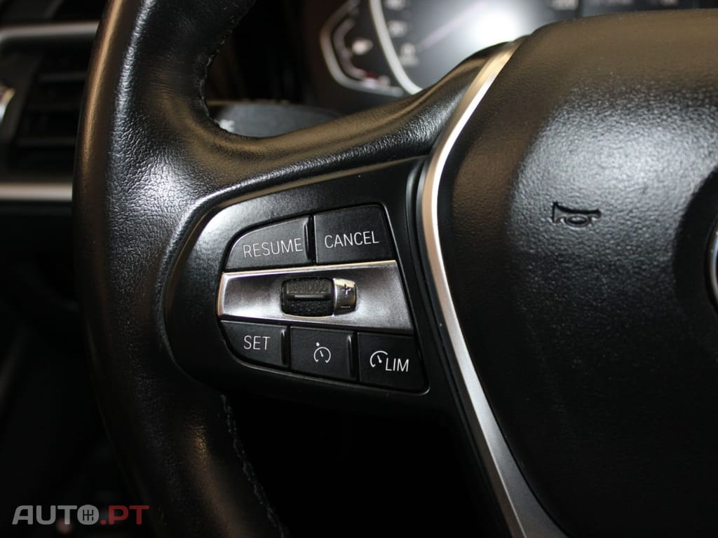 BMW 330 TOURING PLUG-IN ADVANTAGE I.V.A DEDUTÍVEL