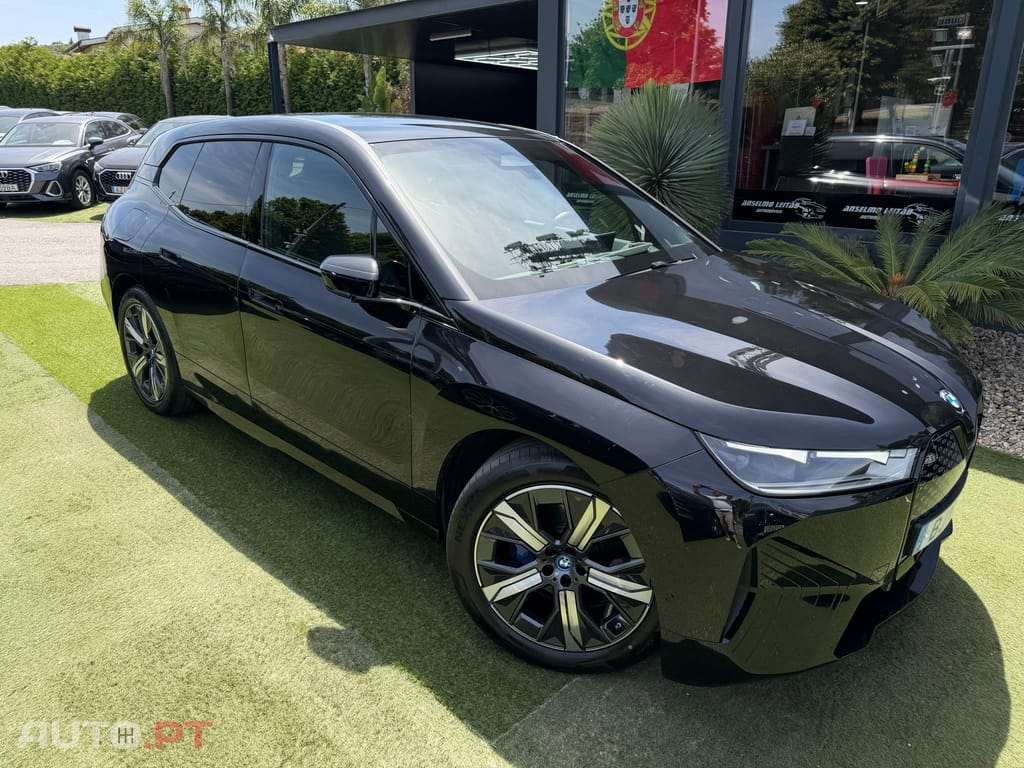 BMW iX xDrive 40 Pack Desportivo