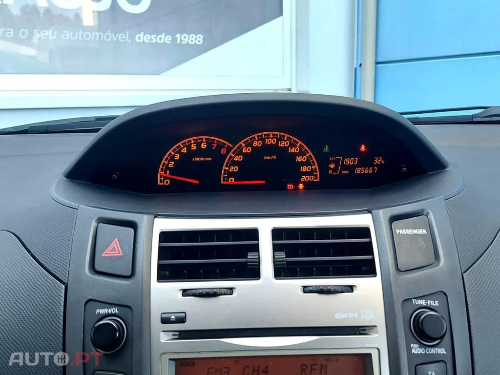 Toyota Yaris 1.0 VVT-i Comfort+AC