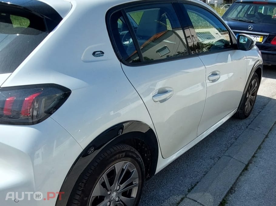 Peugeot E-208 Allure