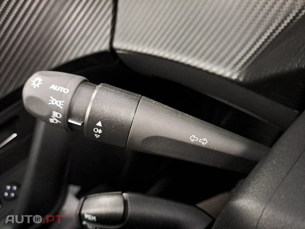 Peugeot E-2008 Active