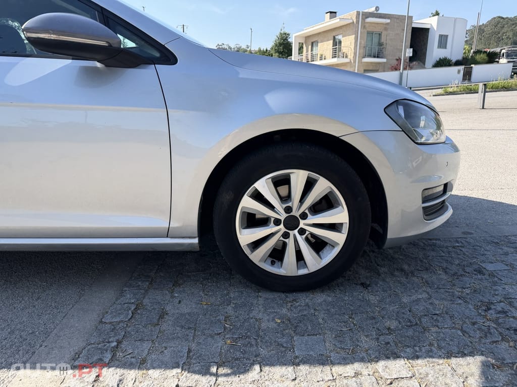 Volkswagen Golf 1.6 TDi Confortline DSG