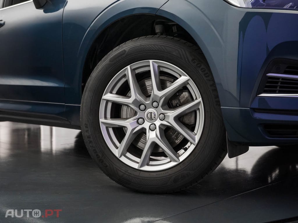 Volvo XC60 2.0 T8 PHEV Momentum Plus AWD