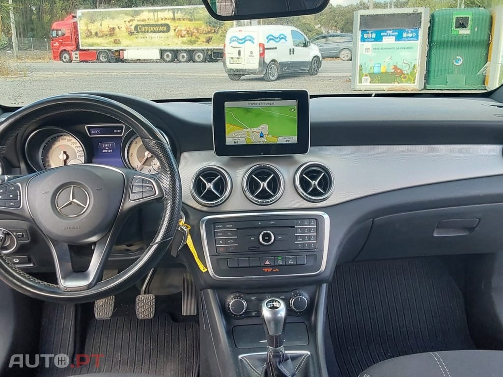 Mercedes-Benz CLA 200 d Shooting Brake Urban — fotografia 10
