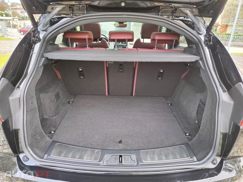 Jaguar E-Pace 1.5 P300e R-Dynamic S AWD Aut.