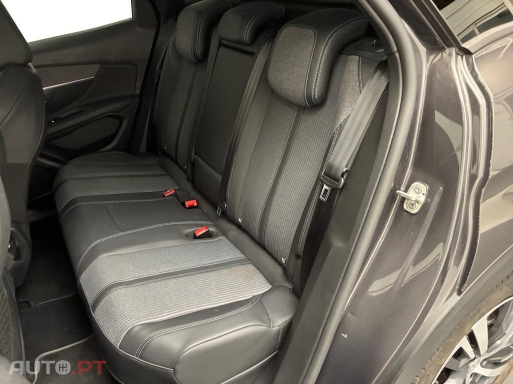 Peugeot 3008 1.6 Hybrid Allure Pack e-EAT8
