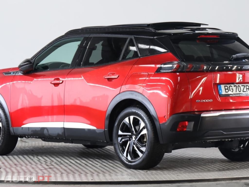 Peugeot E-2008 GT
