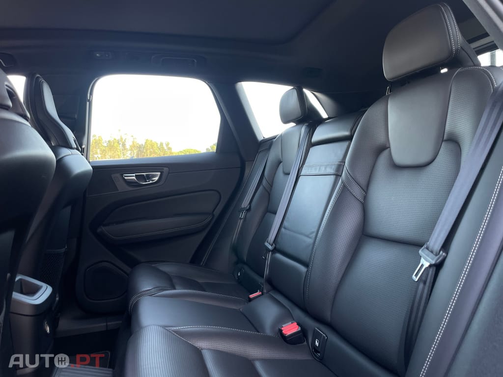 Volvo XC60 2.0 T8 PHEV R-Design AWD