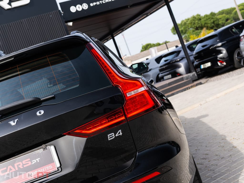 Volvo V60 2.0 B4 Essential Auto