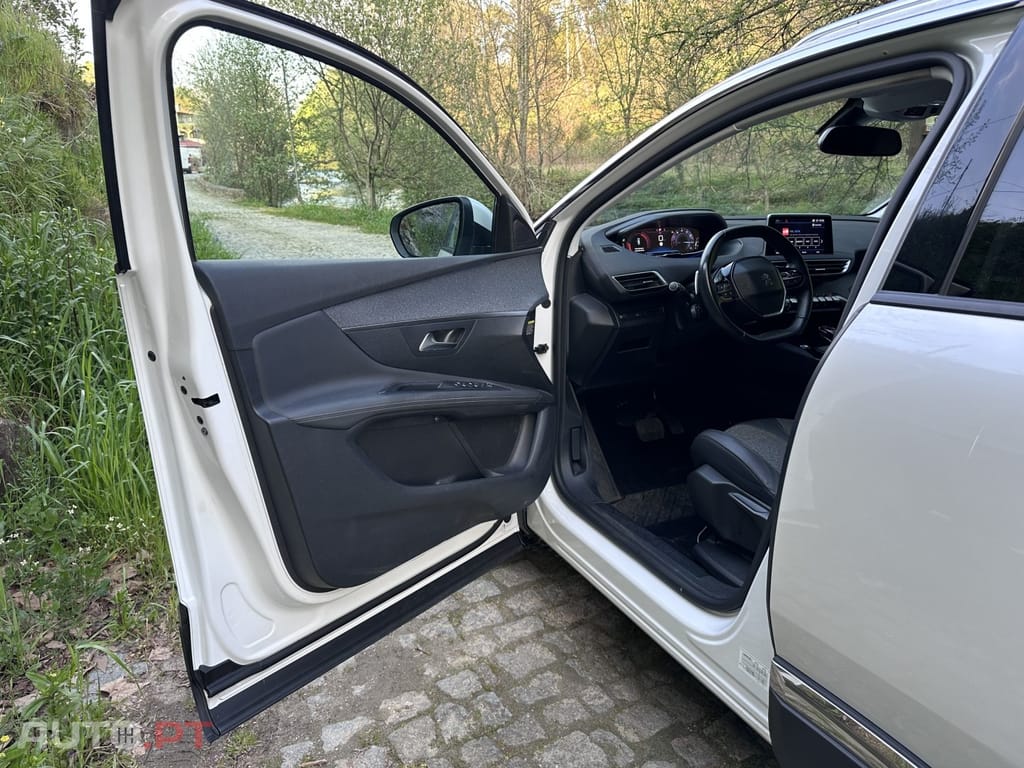 Peugeot 3008 1.2 PureTech Allure EAT8