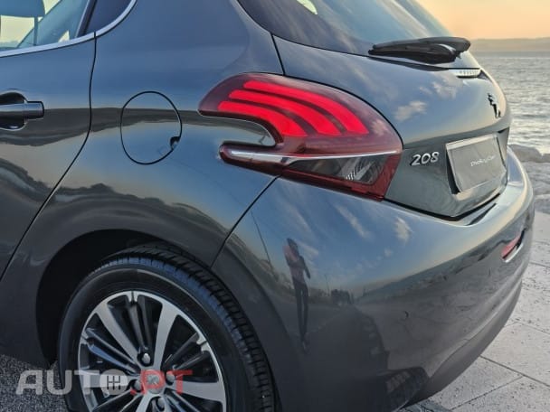 Peugeot 208 1.2 PureTech Allure EAT6