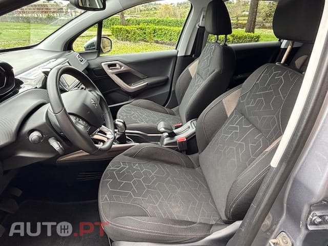 Peugeot 2008 1.2 PURETECH STYLE