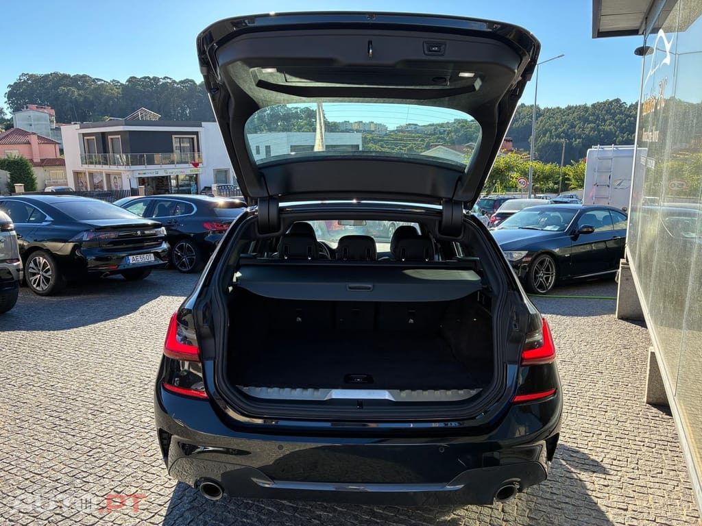 BMW 330 e Touring Pack M Auto — fotografia 6