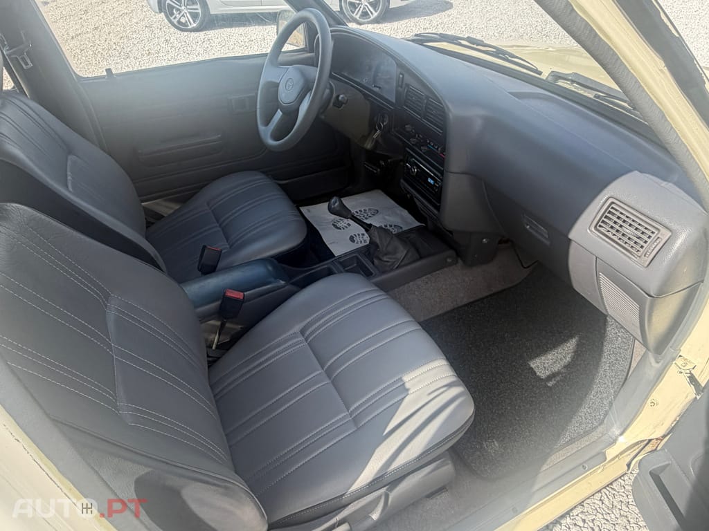 Toyota Hilux 2.4D 5LUG Dir. Assistida