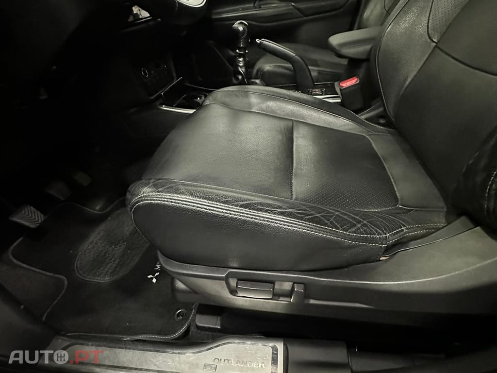 Mitsubishi Outlander 2.2 DI-D Instyle Navi