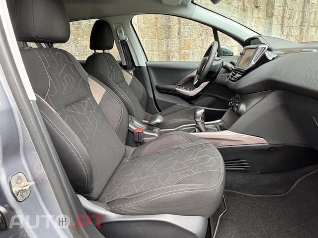 Peugeot 2008 1.2 PURETECH STYLE