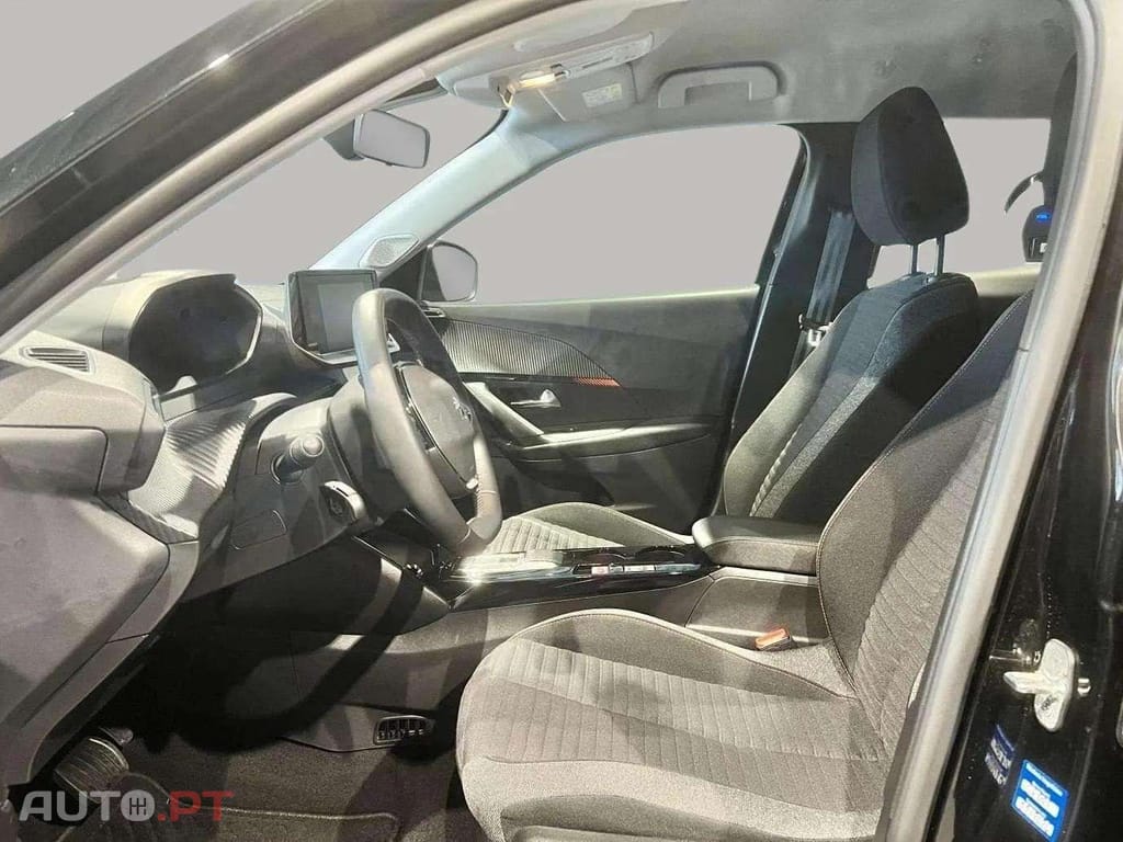Peugeot E-2008 Active