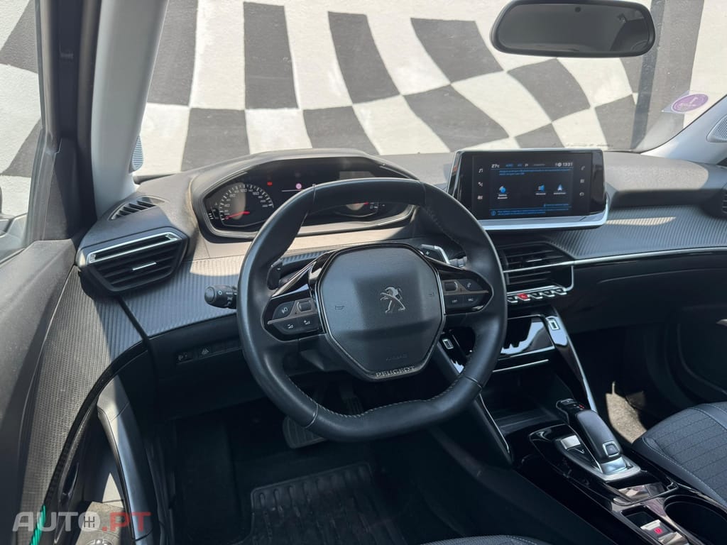 Peugeot 2008 1.2 PureTech Allure EAT8