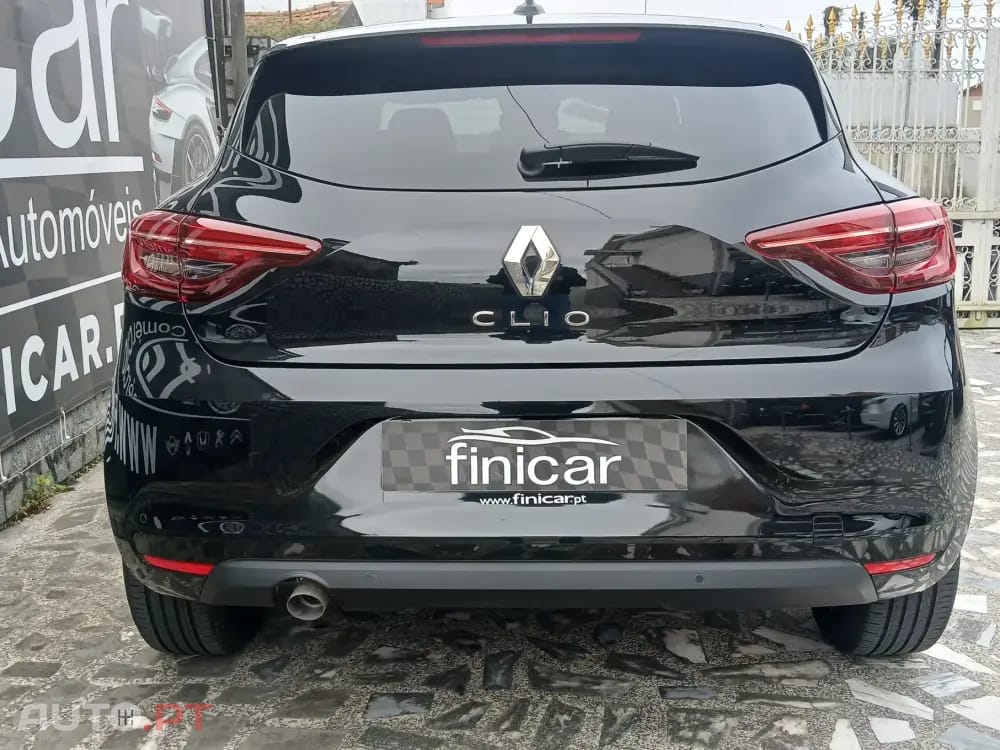 Renault Clio Outro