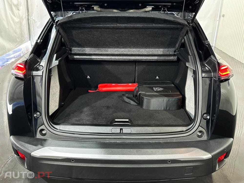 Peugeot E-2008 54 kWh GT