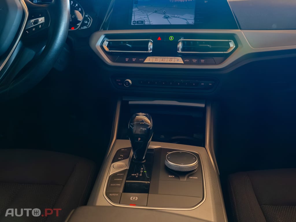 BMW 330 e Touring Corporate Edition Auto