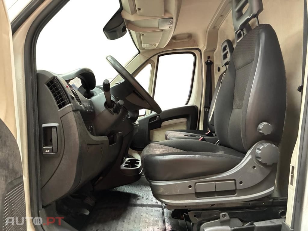 Peugeot Boxer 2.0 BlueHDi 330 L2H2 Premium