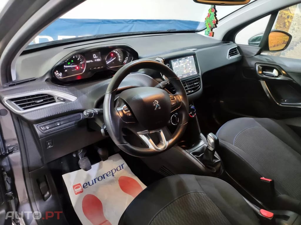 Peugeot 208 1.2 PureTech Signature