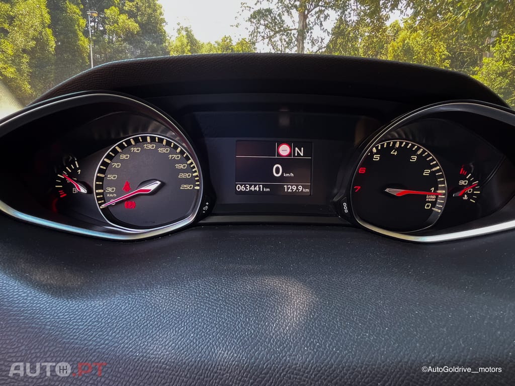 Peugeot 308 1.2 PureTech Allure EAT8