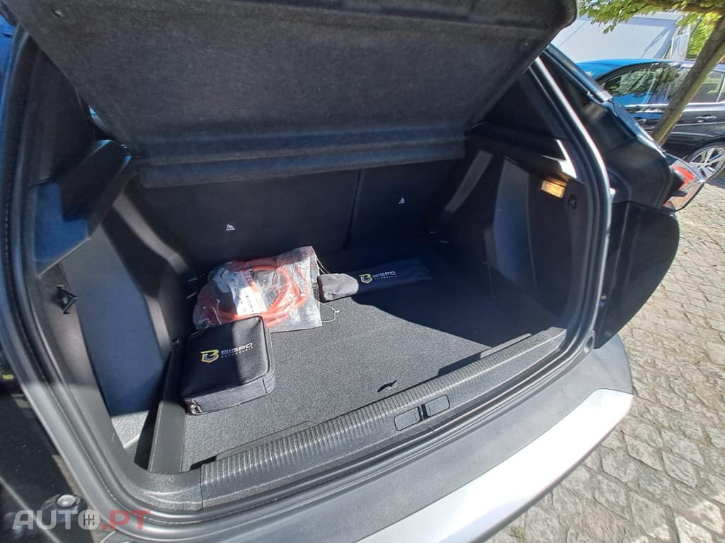 Peugeot E-2008 50 kWh Active