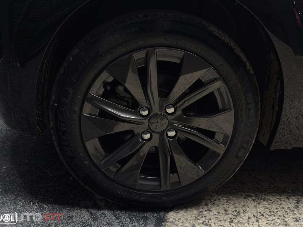 Peugeot E-208 50 kWh Allure Pack