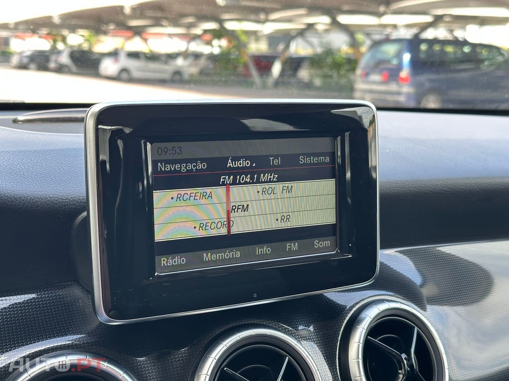 Mercedes-Benz CLA 180 d 7G-DCT Urban
