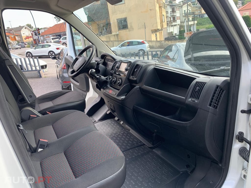 Peugeot Boxer 2.2 BlueHDi 330 L2H2 Premium