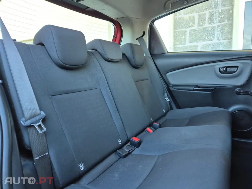 Toyota Yaris 1.5 VVT-i Active
