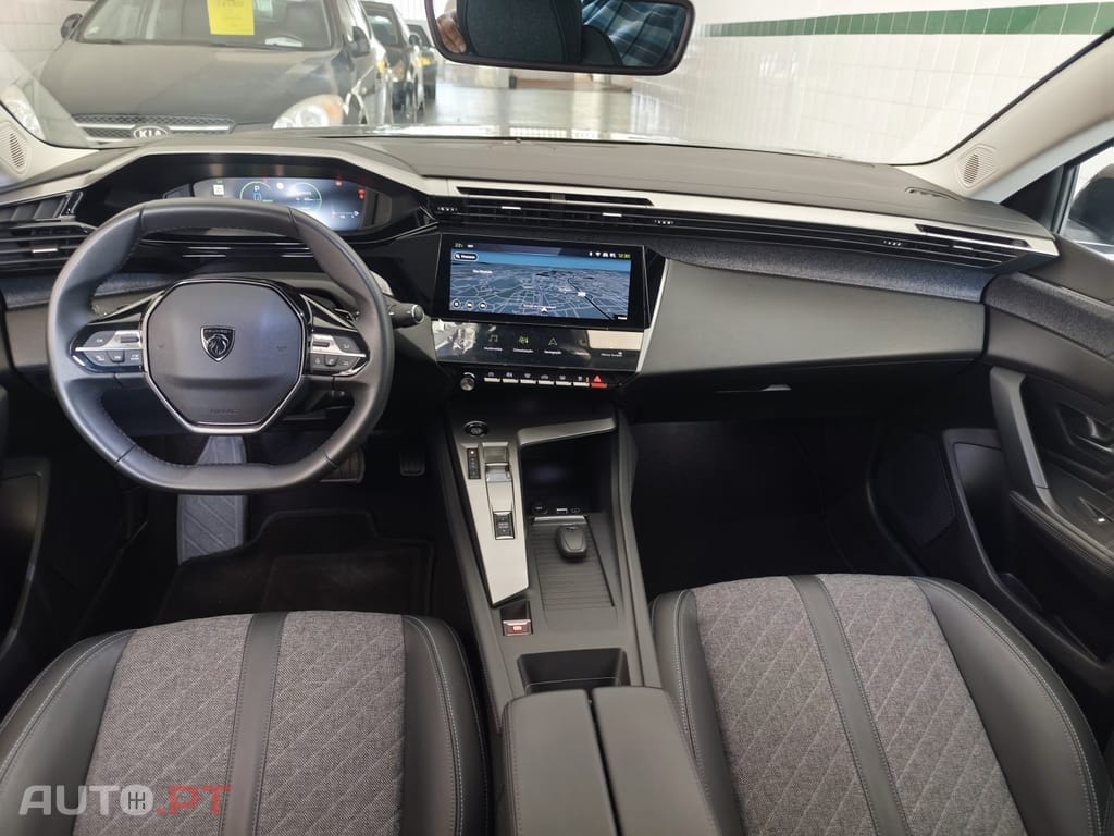 Peugeot 408 1.6 Hybrid Allure e-EAT8