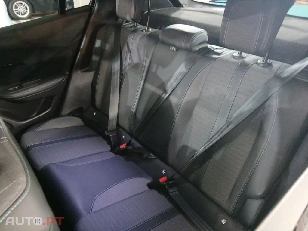 Peugeot 2008 1.5 BlueHDi Allure Pack