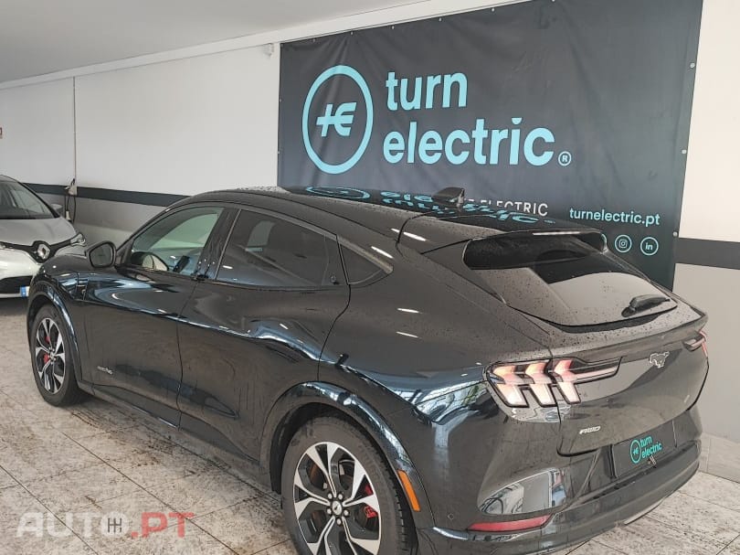 Ford Mustang Mach-E 75.7 kWh Premium AWD