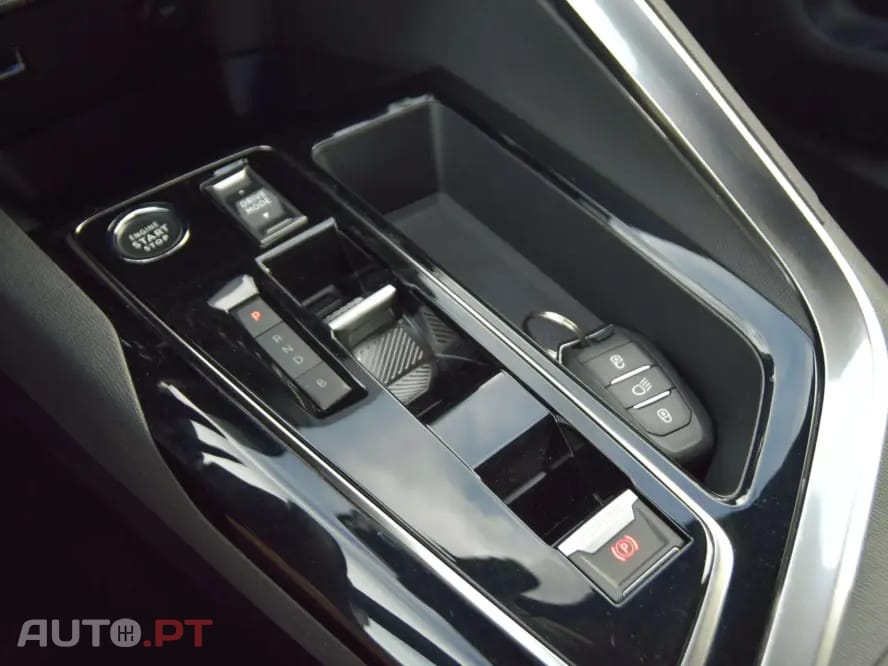 Peugeot 3008 1.6 HYBRID GT PACK e-EAT8
