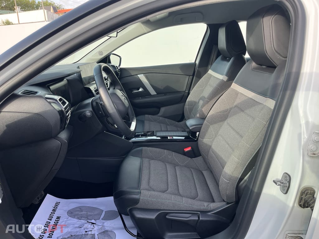 Citroen C4 PureTech 130 Stop&Start EAT8 SHINE