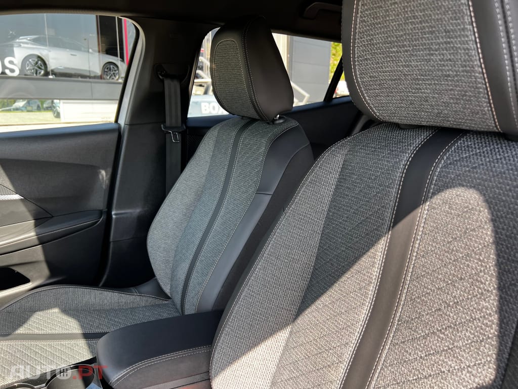 Peugeot 2008 1.2 PureTech Allure