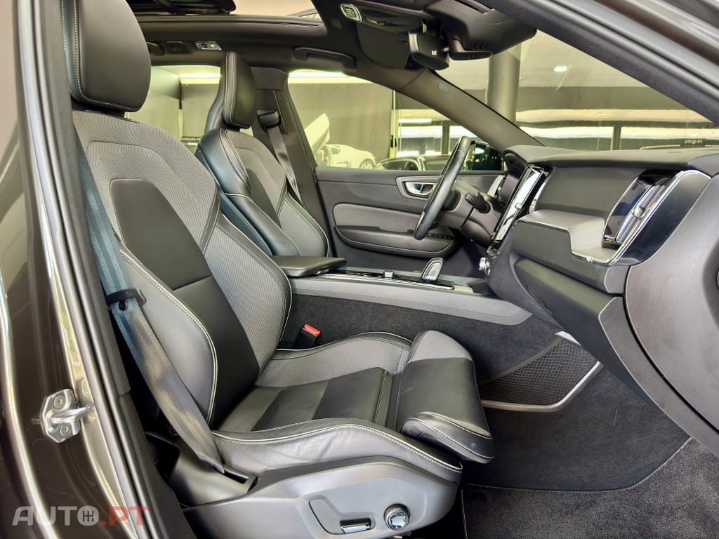 Volvo XC60 2.0 T8 PHEV R-Design AWD