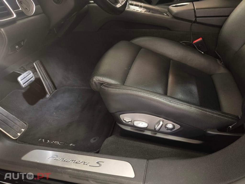 Porsche Panamera Hybrid S - Imaculado - Revisoes todas na marca