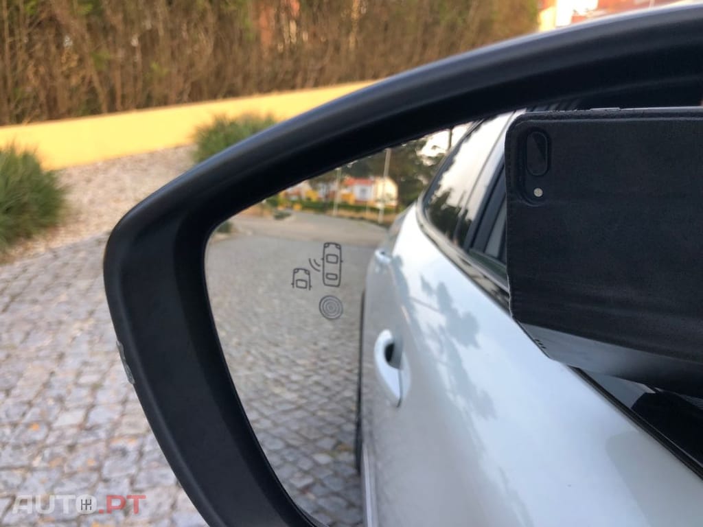 Peugeot E-2008 50 kWh GT