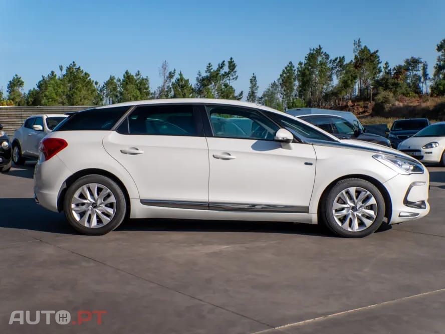Citroen DS5 2.0 HDi Hy4 So Chic CMP6 102g