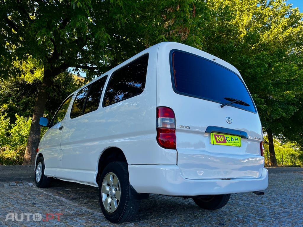 Toyota HiAce 9 Lugares