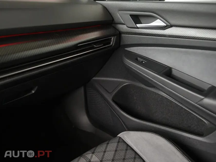 Volkswagen Golf 1.5 eTSI R-Line DSG