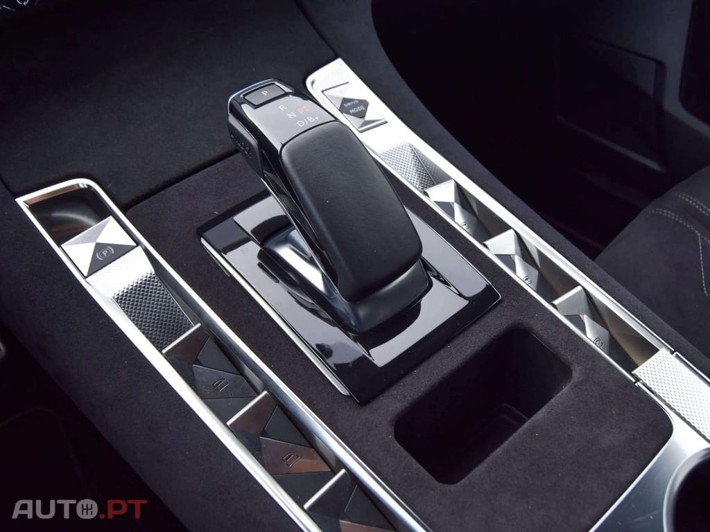 DS DS7 E-Tense Performance Line EAT8