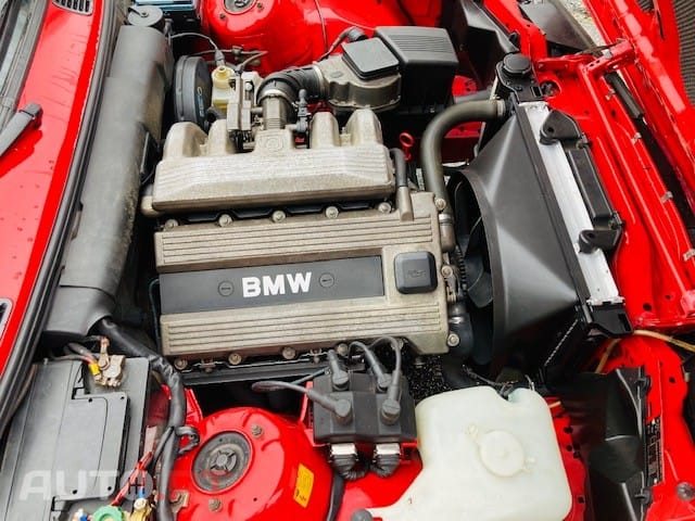 BMW 318 IS