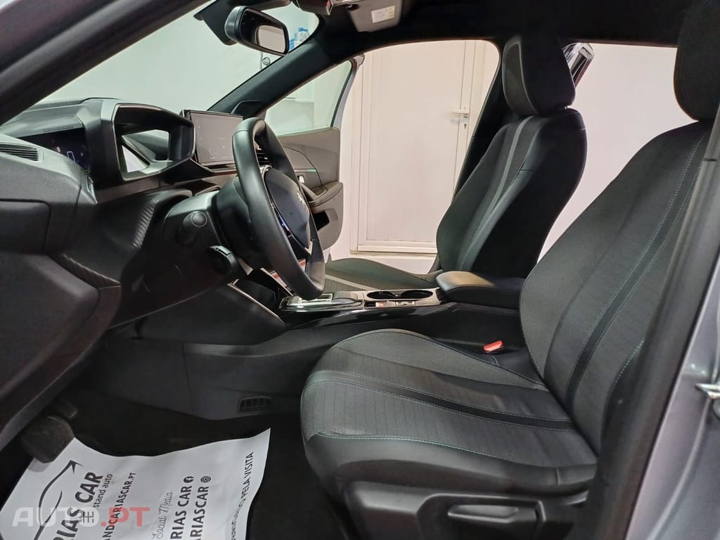 Peugeot E-2008 50 kWh Allure