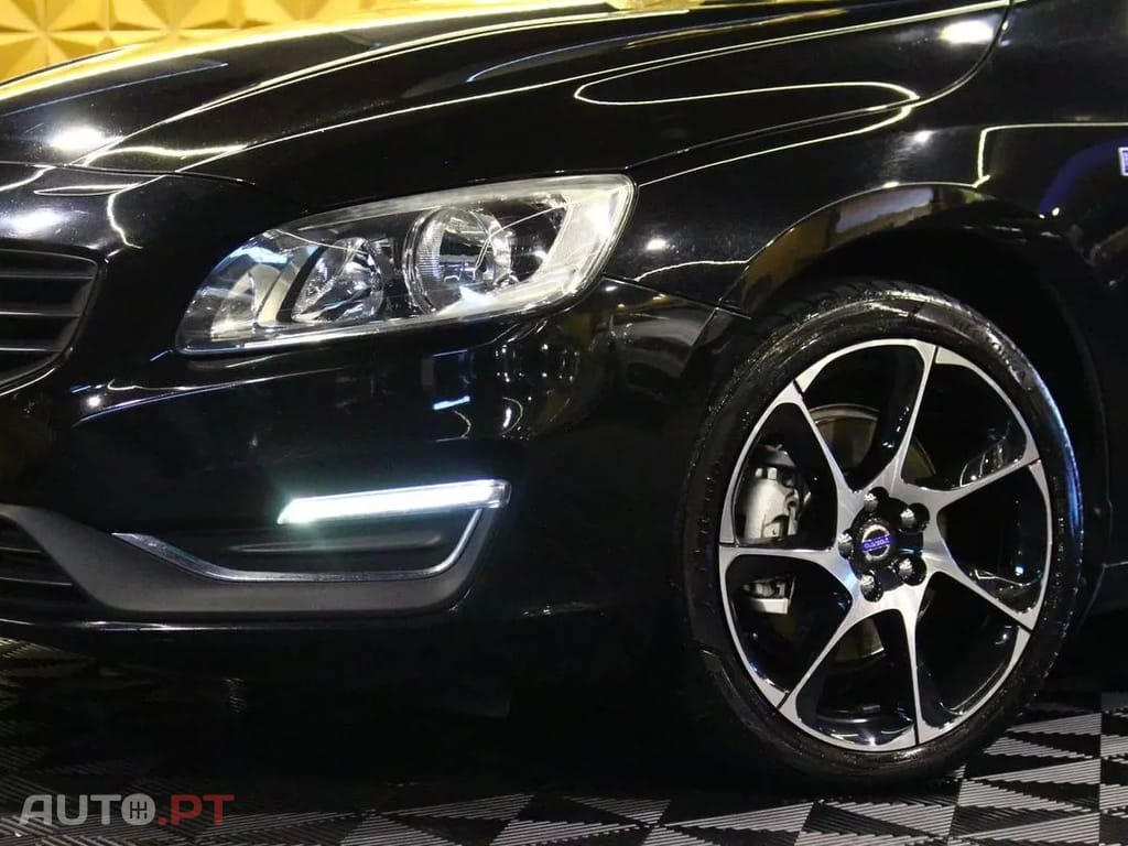 Volvo V60 2.0 D2 Momentum Drive